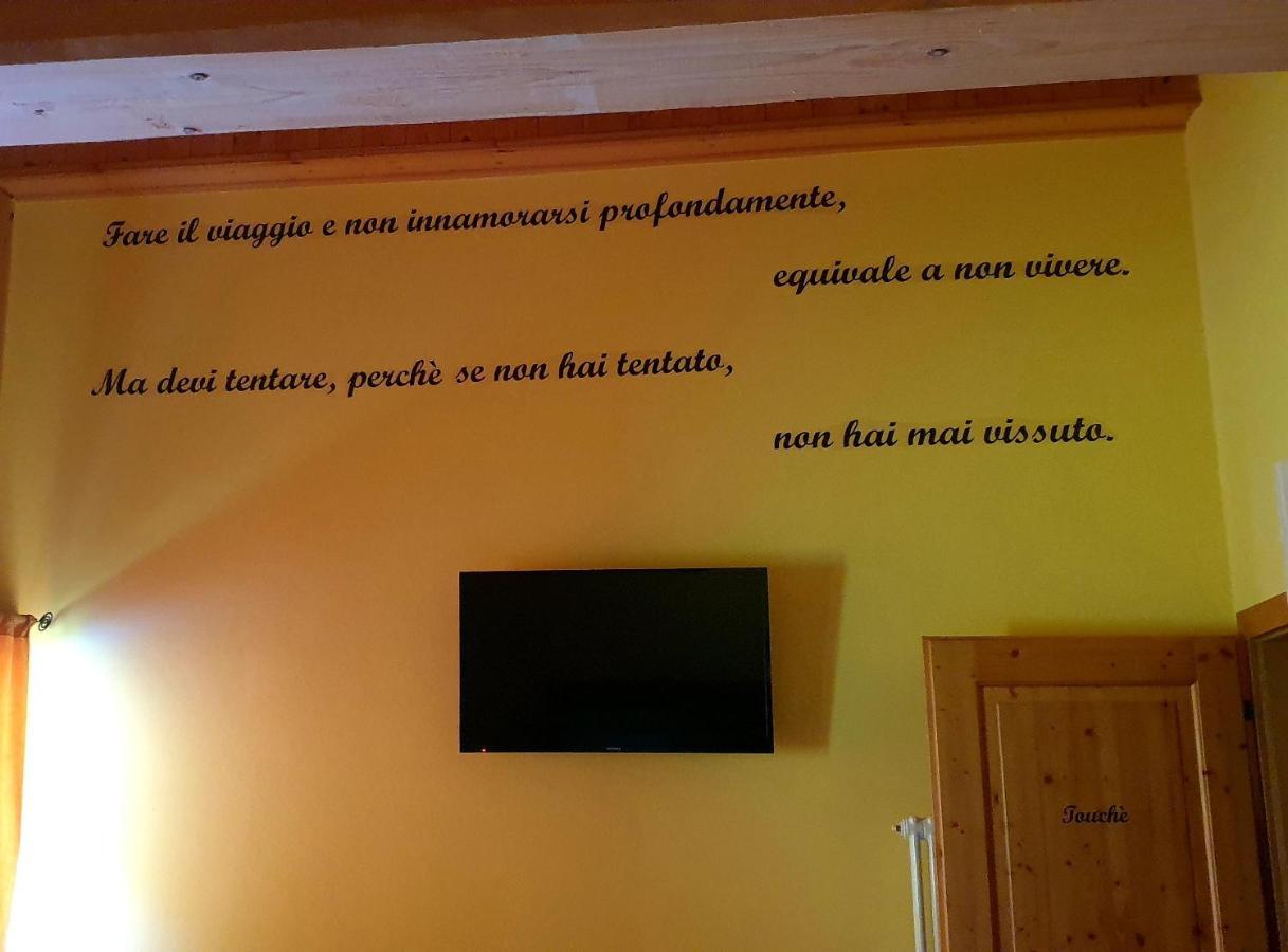 Chalet Chapeau Rar Castel Condino Zewnętrze zdjęcie